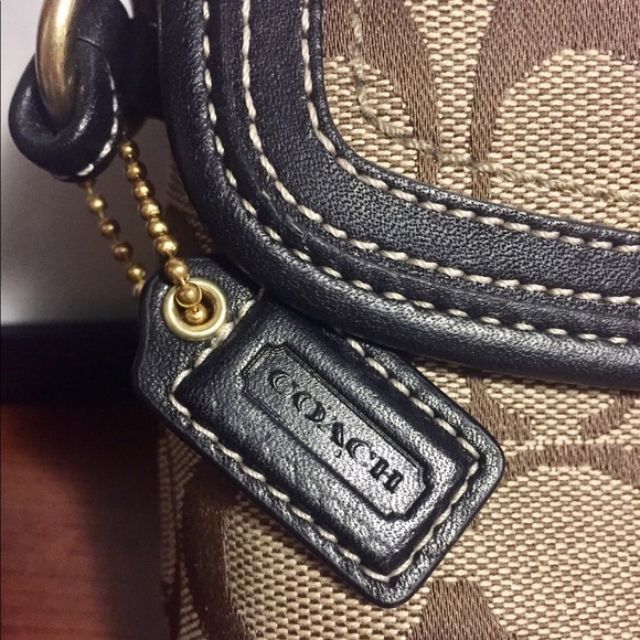 Coach classic logo clutch EUC - Picture 2 of 7